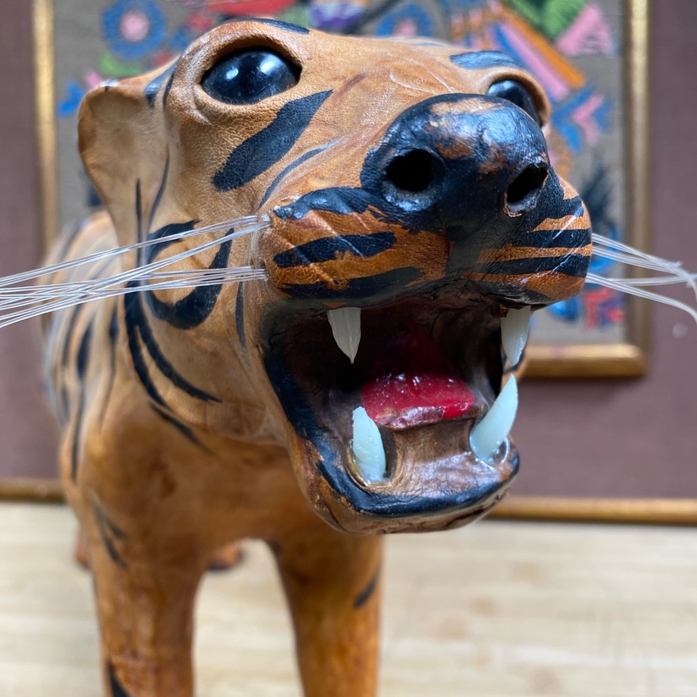 Vintage leather wrapped tiger statue figure 10” x 16” jungle cat sculpture - Picture 2 of 13